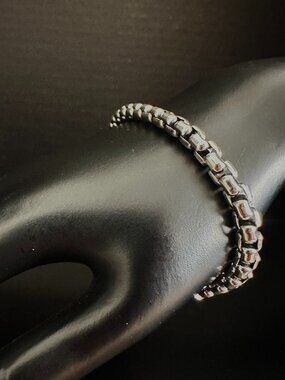 JAI Sterling Silver Bracelet 925 Heavy Link Toggle Clasp 8” 25g